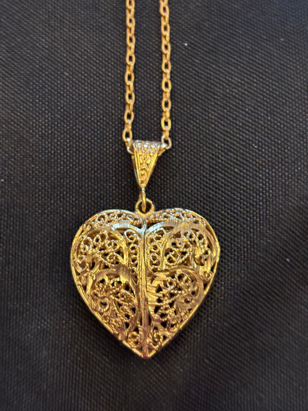 Vintage Gold Tone Puffey Filagree Heart Necklace 30"+2" heart Intricate Openwork